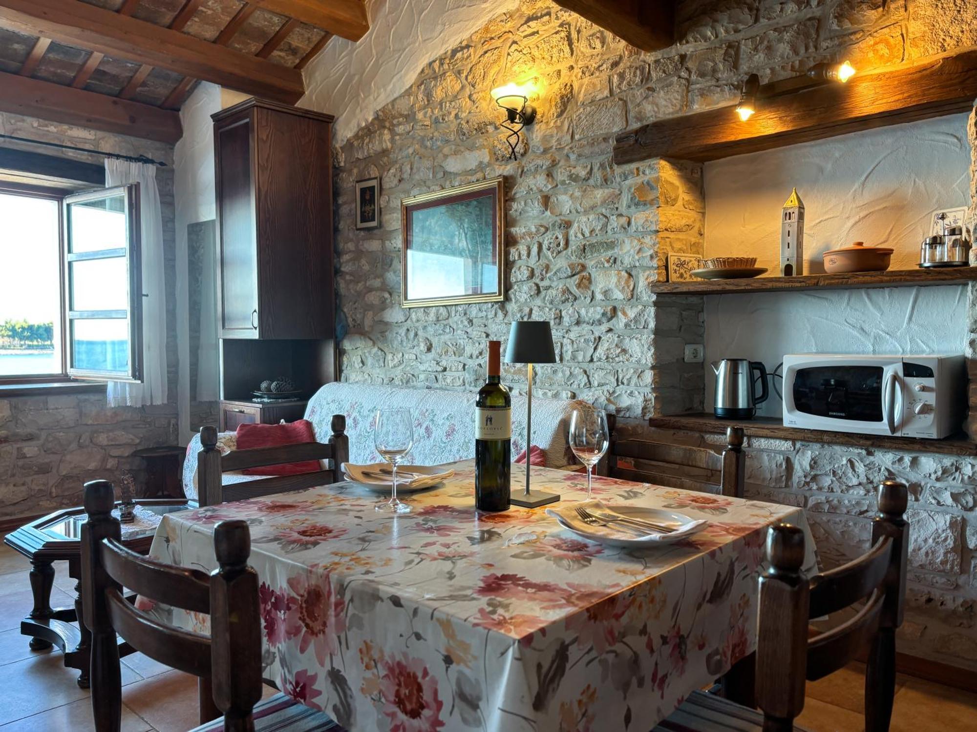 City Center Coastal Escape - Apartments With Sea View Or Cozy Room Novigrad Istria Extérieur photo